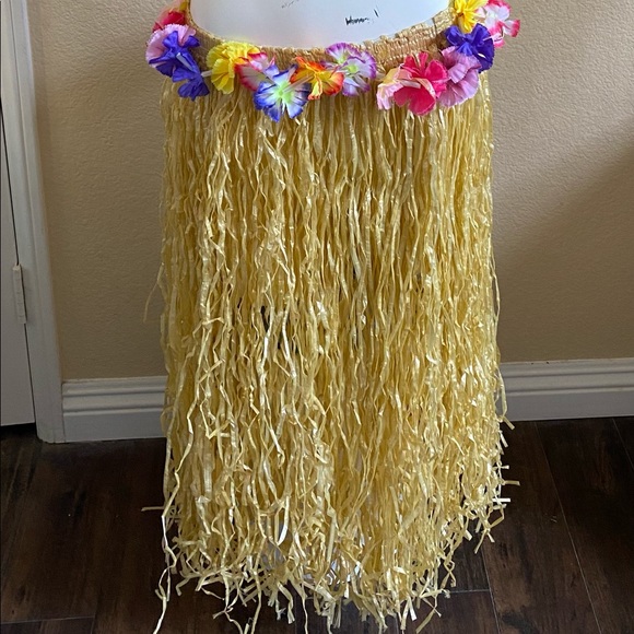 (Sorry listing has expired) Hula dancer girl costume 🌺 - Picture 4 of 5